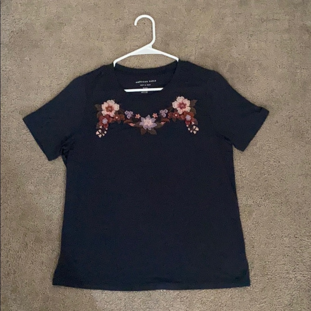 Navy American Eagle soft tee!